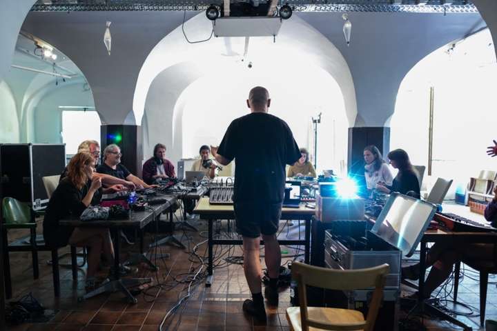 Rapid Song Prototyping workshop at Klub Møntage Camp 2025 © photo by Daphne von Schrader and Joanna Coleman