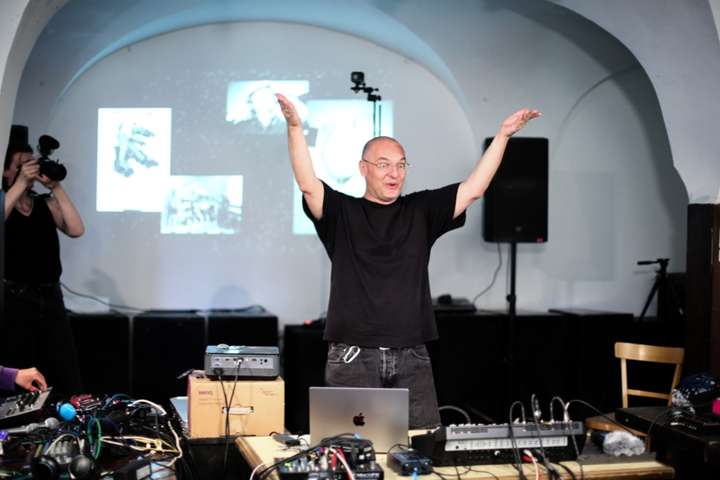 Rapid Song Prototyping workshop at Klub Møntage Camp 2025 © photo by Daphne von Schrader and Joanna Coleman