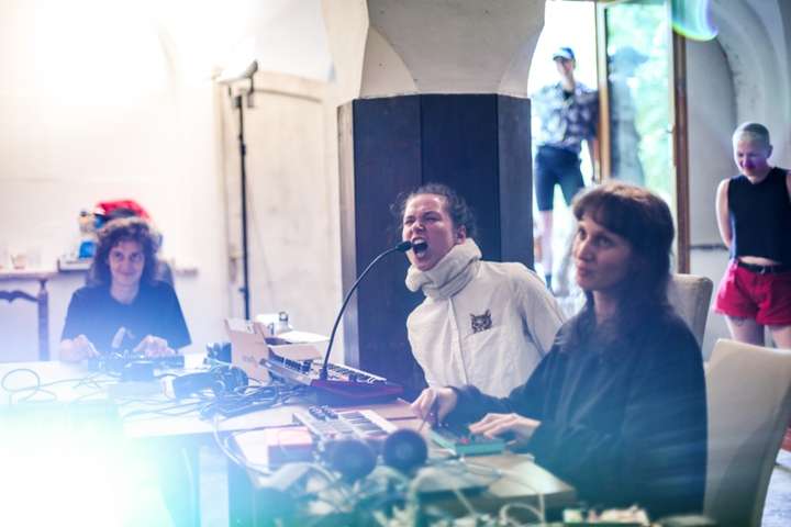 Rapid Song Prototyping workshop at Klub Møntage Camp 2025 © photo by Daphne von Schrader and Joanna Coleman
